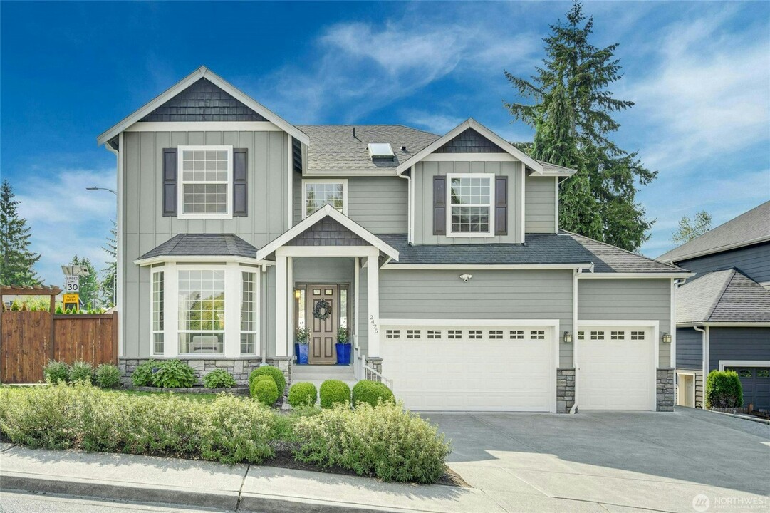 2425 NE 20th St in Renton, WA - Foto de edificio