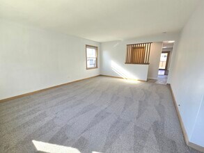 5626 N Menard Ave in Chicago, IL - Building Photo - Building Photo