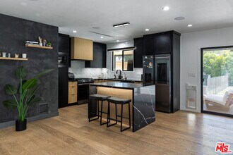 6610 Farralone Ave in Los Angeles, CA - Building Photo - Building Photo