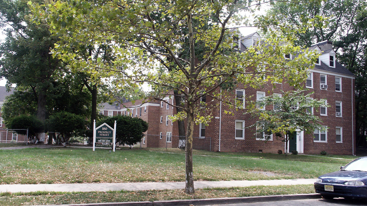 180 Prospect Street in East Orange, NJ - Foto de edificio