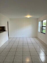 3199 Foxcroft Rd in Miramar, FL - Foto de edificio - Building Photo