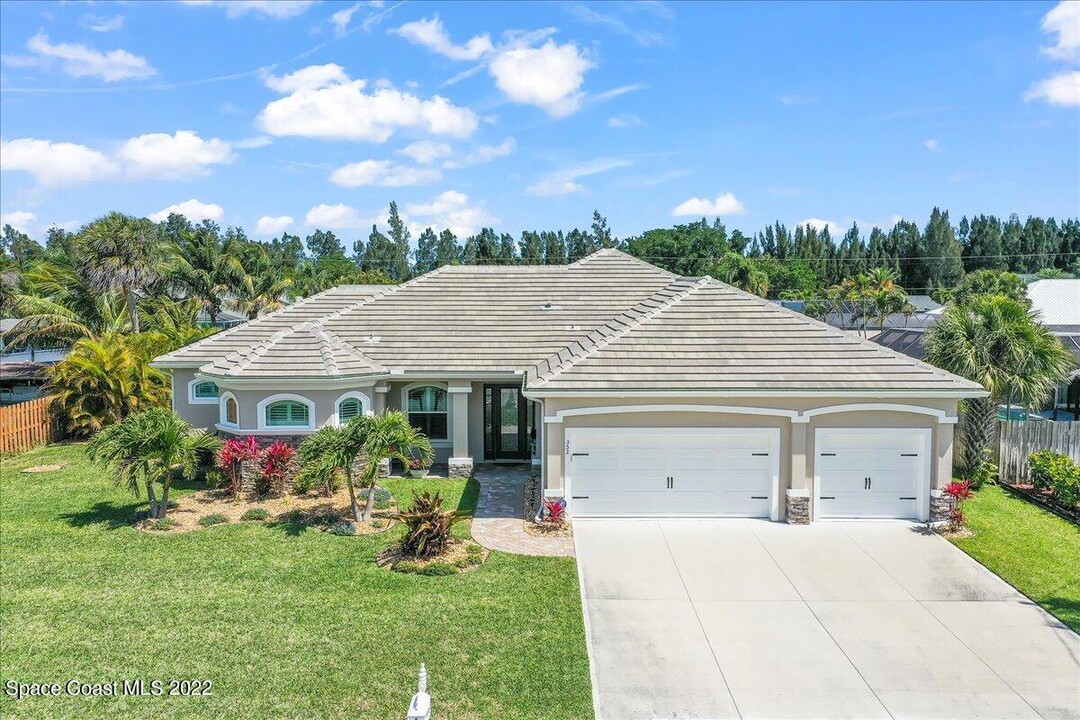 352 Arrowhead Ln in Melbourne Beach, FL - Building Photo