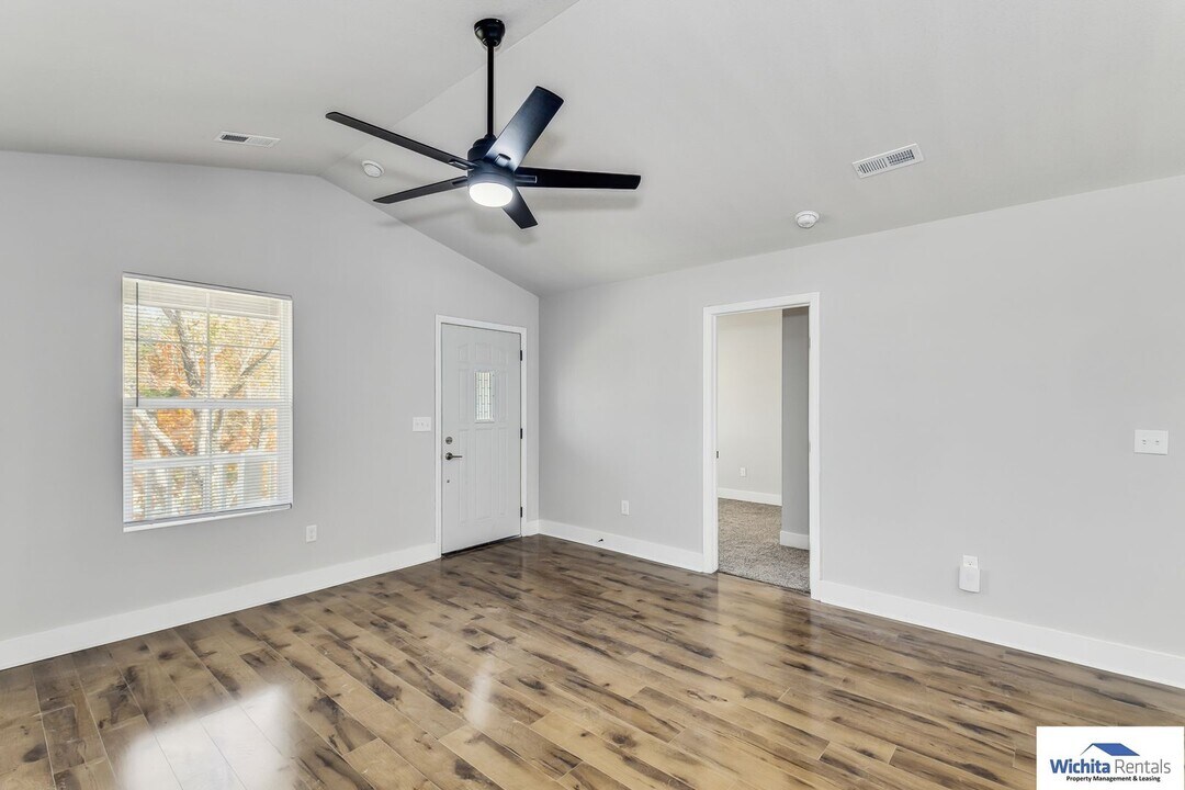 203 S Meridian Ave in Wichita, KS - Building Photo