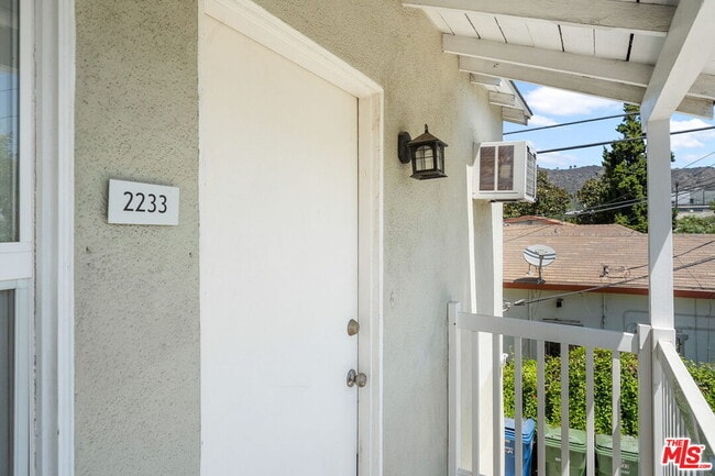 2233 Laverna Ave in Los Angeles, CA - Building Photo - Building Photo