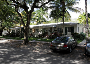 441-449 Santander Ave in Coral Gables, FL - Building Photo - Building Photo