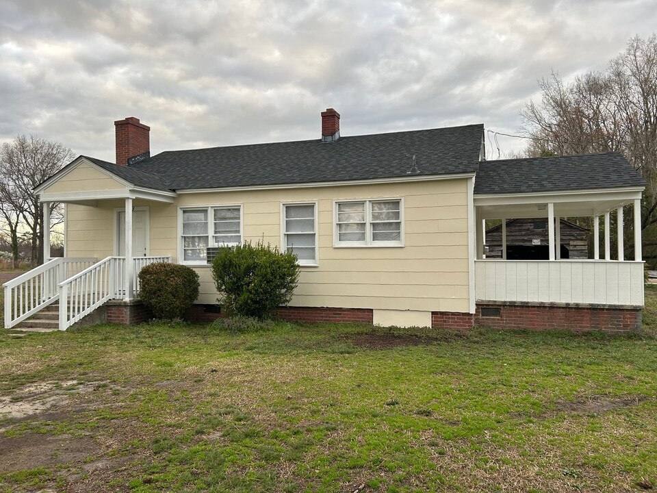 2113 Cokey Rd in Rocky Mount, NC - Building Photo