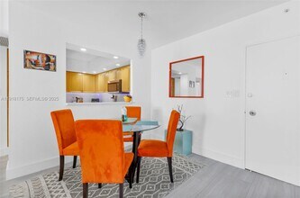 5600 Collins Ave in Miami Beach, FL - Foto de edificio - Building Photo