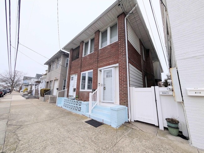 property at 3 N Newport Ave