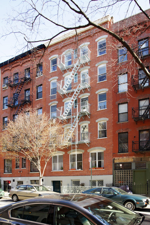 533 E 6th St in New York, NY - Building Photo