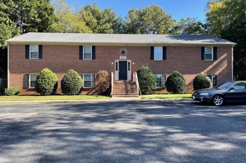 Ivy Court in Lynchburg, VA - Building Photo