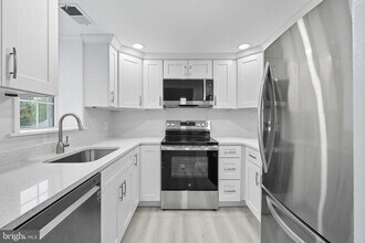 2856 S Buchanan St in Arlington, VA - Building Photo - Building Photo