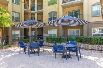 Inwood On The Park in Dallas, TX - Building Photo - Building Photo