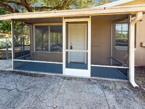 9861 Orange River Blvd in Ft. Myers, FL - Building Photo - Building Photo