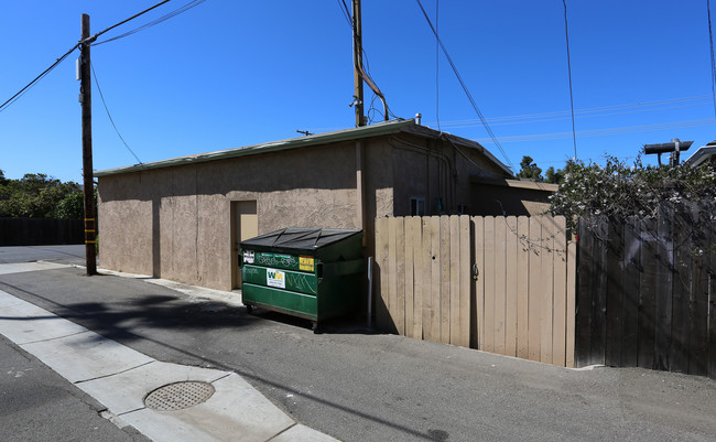 924 S Tremont St in Oceanside, CA - Foto de edificio - Building Photo