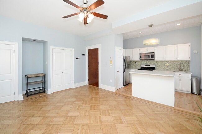 422 Hudson St, Unit 3 in Hoboken, NJ - Building Photo - Building Photo