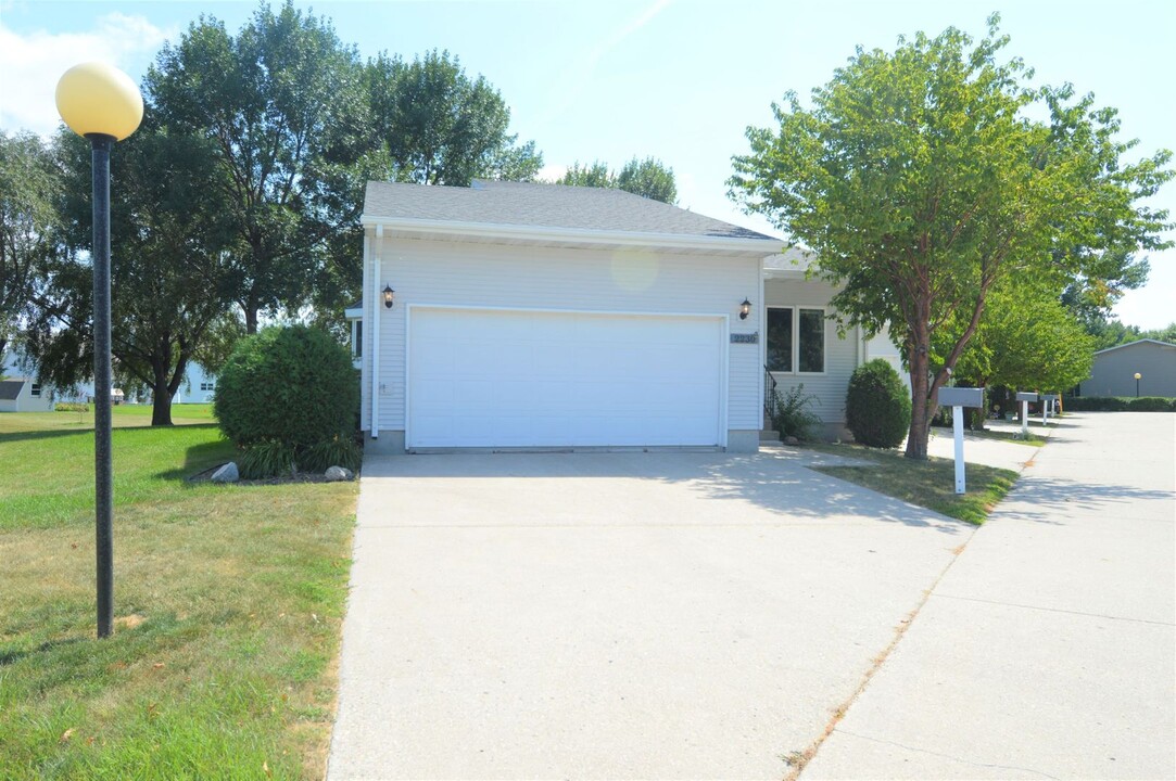 2230 Country Ct NW in East Grand Forks, MN - Building Photo