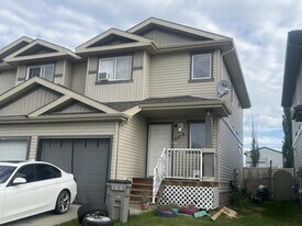 8618-8103 103 Ave in Grande Prairie, AB - Building Photo
