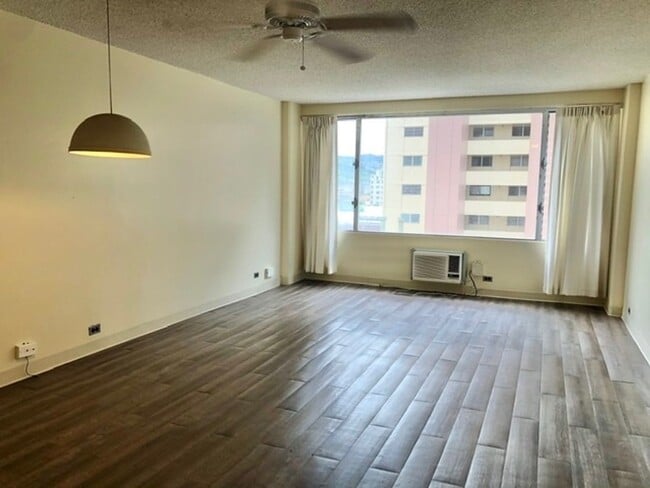 747 Amana St in Honolulu, HI - Building Photo - Building Photo