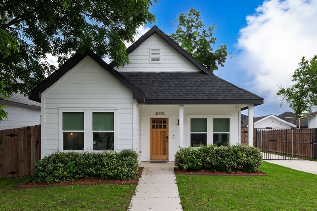 property at 916 E Terrell Ave