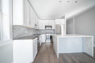 556 W 18th St in Chicago, IL - Building Photo - Building Photo