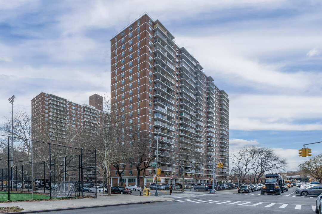 30 Montrose Ave in Brooklyn, NY - Building Photo