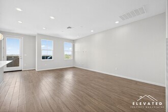 611 Jade St in Petaluma, CA - Building Photo - Building Photo