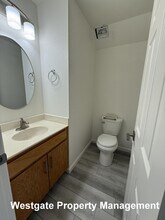 737 Judith Ct in Petaluma, CA - Foto de edificio - Building Photo