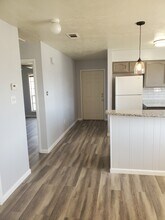 1907 Pine Tree Dr, Unit B in Bryan, TX - Foto de edificio - Building Photo