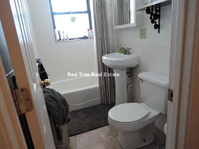 23 Egremont Rd, Unit 3 in Boston, MA - Foto de edificio - Building Photo