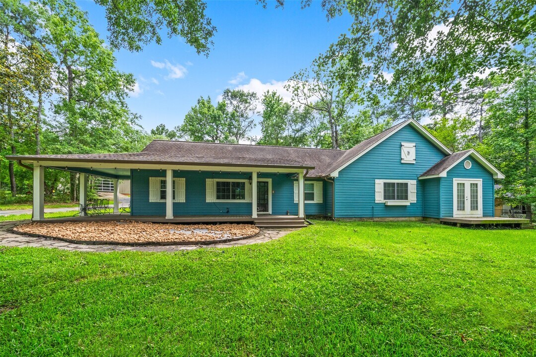 13373 Southshore Dr in Conroe, TX - Building Photo