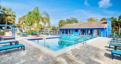 Latitude 28 Apartments in Altamonte Springs, FL - Foto de edificio - Building Photo