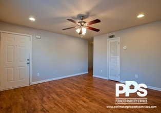 2145 Bolton Rd NW in Atlanta, GA - Building Photo - Building Photo