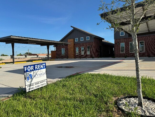803 Hidden Hills St, Unit #4 in Mission, TX - Foto de edificio - Building Photo