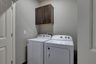 5614 W 32nd St in Joplin, MO - Building Photo - Building Photo