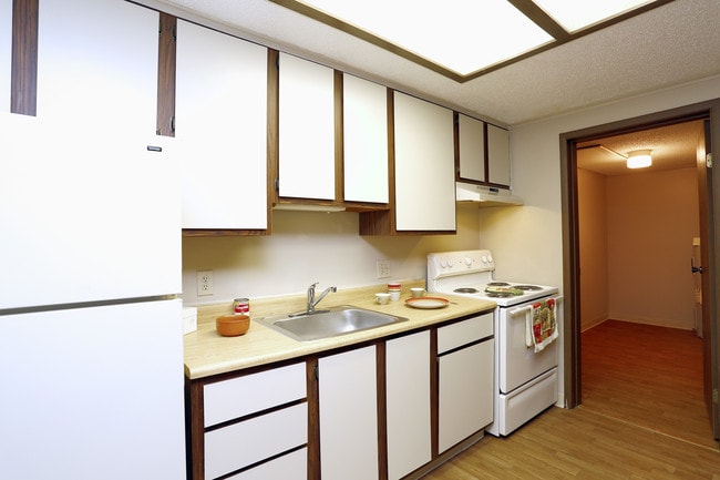 Dogwood Glen in Indianapolis, IN - Building Photo - Interior Photo