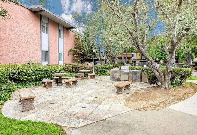 23306 Marigold Ave, Unit W104 in Torrance, CA - Foto de edificio - Building Photo