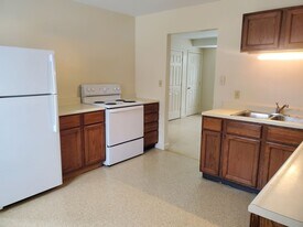 64 Spring St in Keene, NH - Building Photo