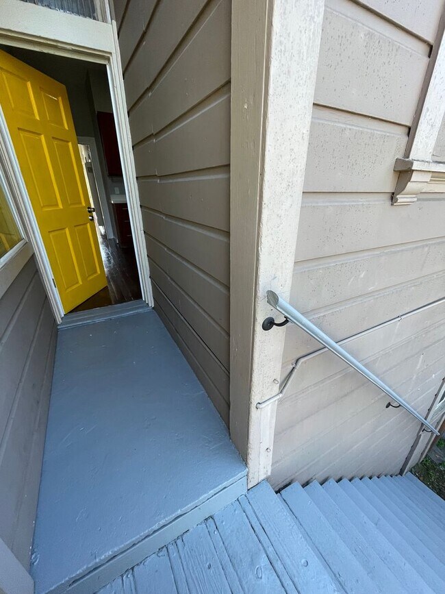 1070 54th St in Oakland, CA - Building Photo - Building Photo