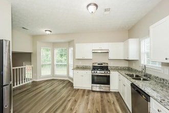4225 Reeshemah St in College Park, GA - Building Photo - Building Photo