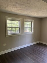 240 E Central Ave in Delaware, OH - Foto de edificio - Building Photo
