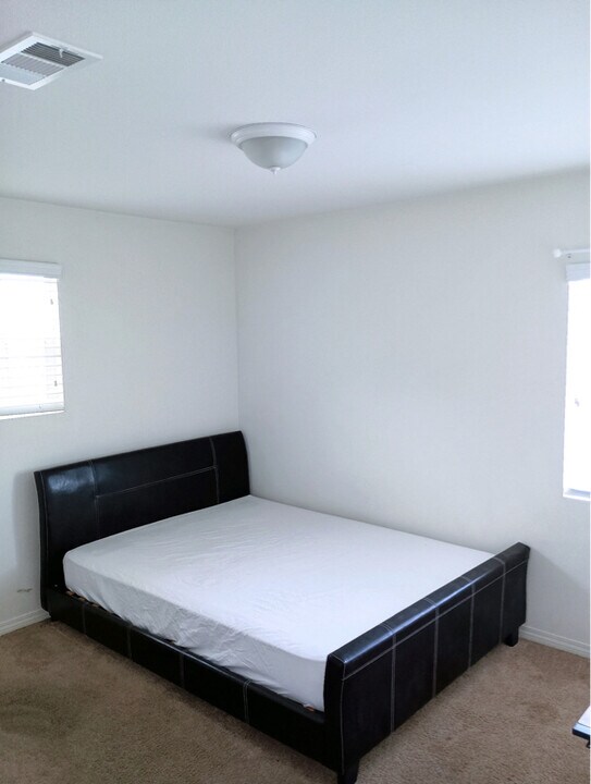 14925 Shoreham St in Corona, CA - Building Photo