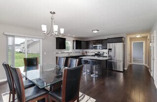 1025 Decoy Ct in Normal, IL - Building Photo