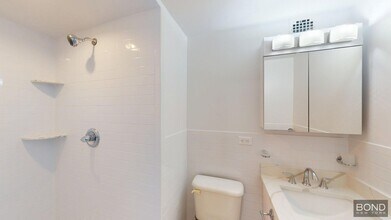 219 E 69th St in New York, NY - Building Photo - Building Photo