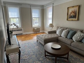 12 Hamilton Pl in Garden City, NY - Building Photo - Building Photo