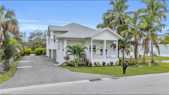3204 Karen Dr in Naples, FL - Building Photo - Building Photo
