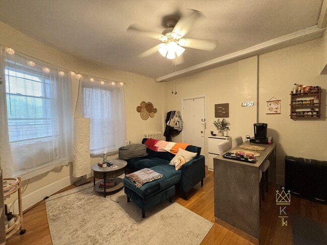 1477 Beacon St, Unit 2 in Brookline, MA - Building Photo - Building Photo