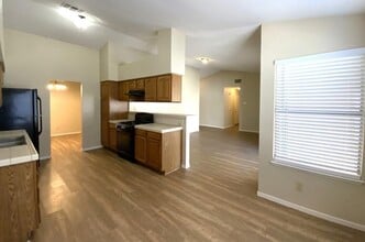 4921 Evergreen Glen Dr in Las Vegas, NV - Building Photo - Building Photo