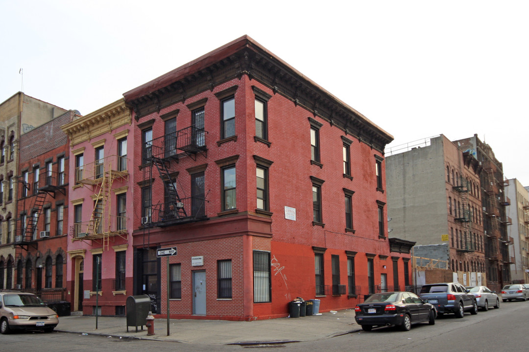 364 Hooper St in Brooklyn, NY - Building Photo