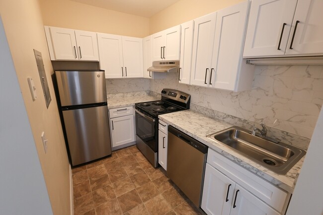 708 Huntington Ave, Unit #1 in Boston, MA - Foto de edificio - Building Photo
