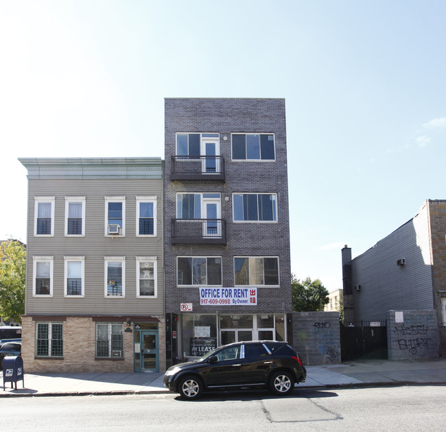 176 Wilson Ave in Brooklyn, NY - Foto de edificio - Building Photo